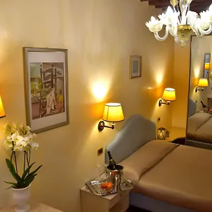 https://residenza-favaro.hotelinveneto.com