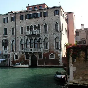 Bed & Breakfast At A Palazzo Venice